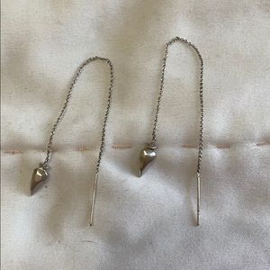 Kendra Scott Arrow Head threaded earrings